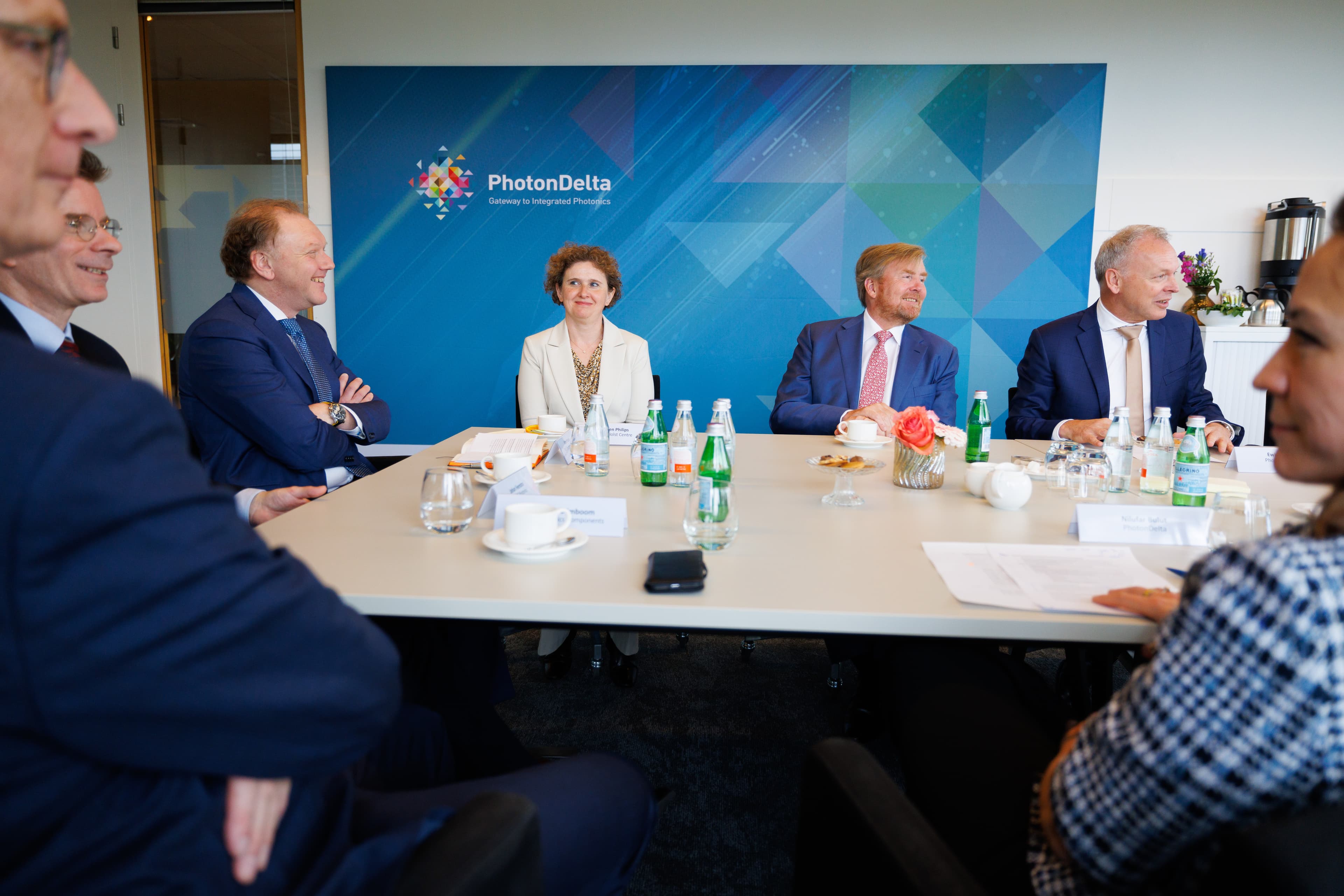 Foto: Bram Saeys; Rondetafelgesprek bij PhotonDelta, waarin de uitdagingen voor de opkomende fotonische chipindustrie worden besproken met de belangrijkste belanghebbenden.
