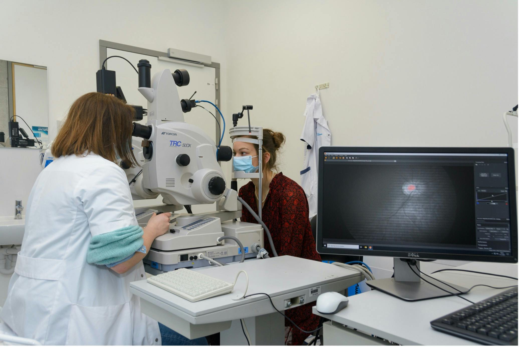 Setup of combined hyperspectral and fundus camera at Stalmans’ lab. 