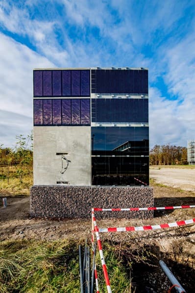 Construction in progress of a test setup of a PV-enhanced sound barrier for highways at the EnergyVille premises. ©EnergyVille