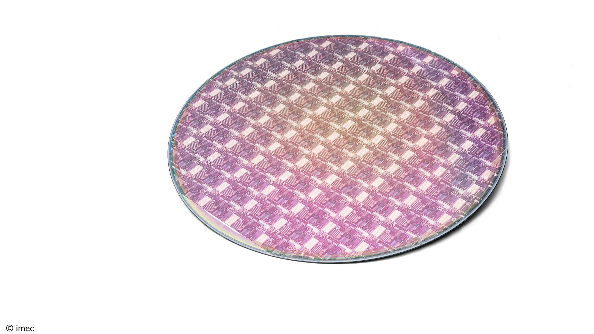 A 300mm wafer processed on imec’s iSiPP platform