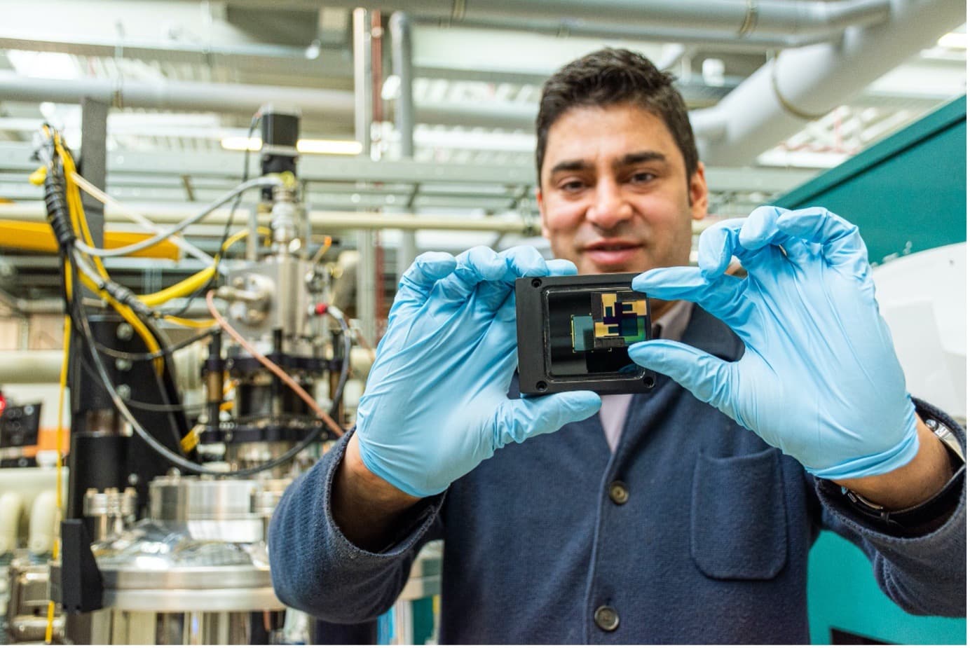 Highly infra-red transparant perovskite solar cell