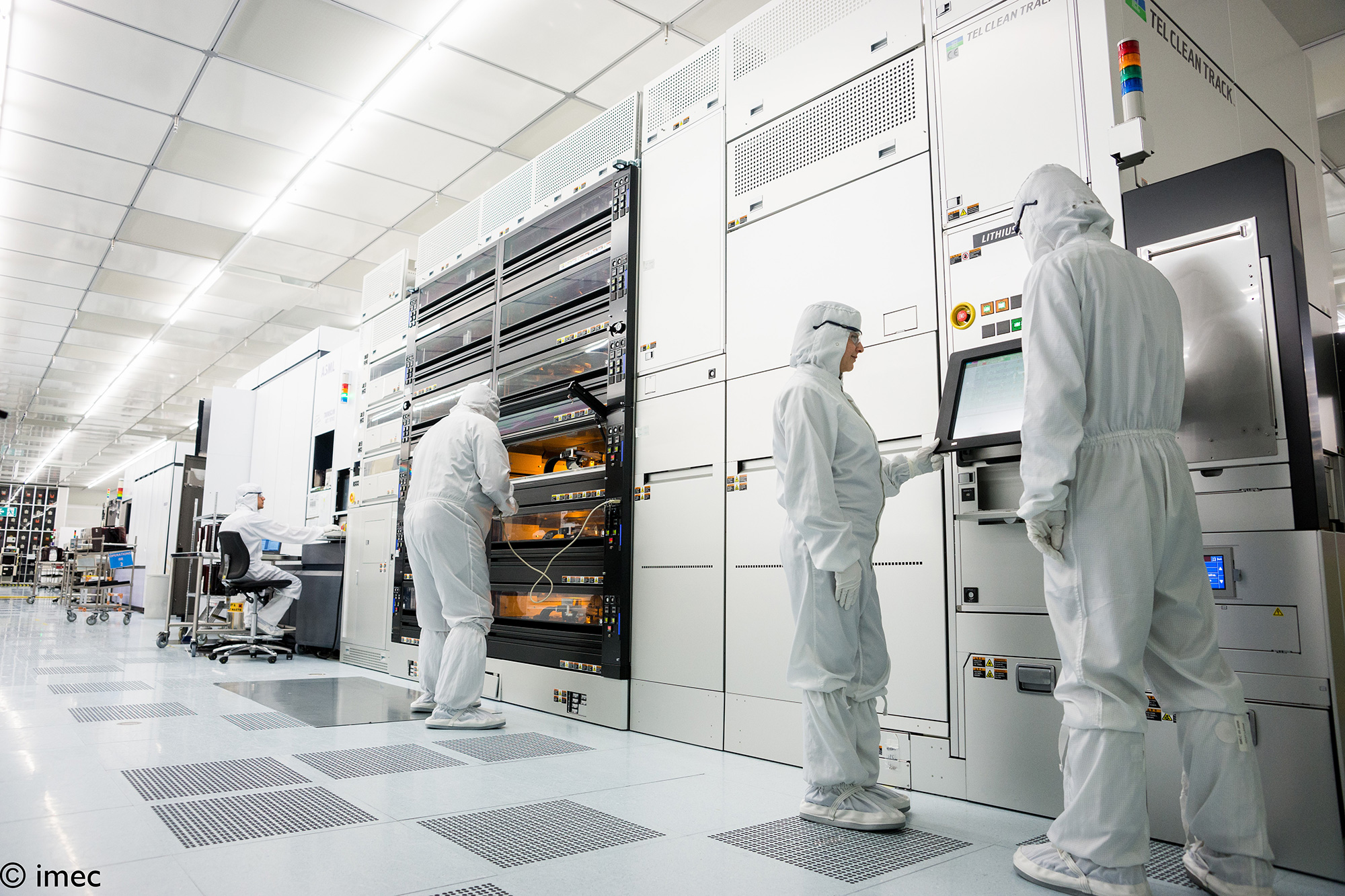 Imec demonstrates 24nm pitch lines with single exposure