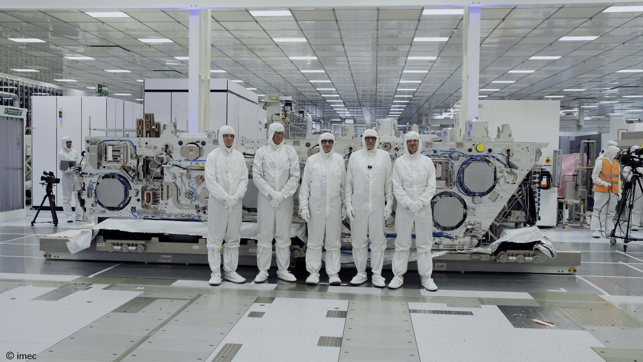 imec에 도입된 ASML High NA EUV 시스템 이미지