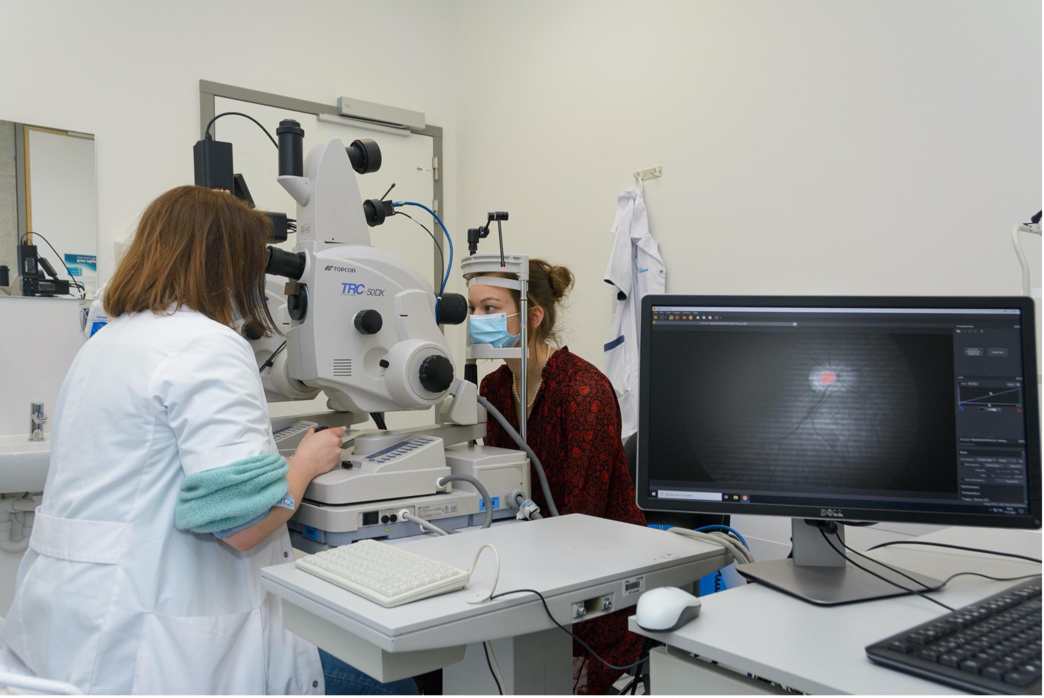 Setup of combined hyperspectral and fundus camera at Stalmans’ lab.