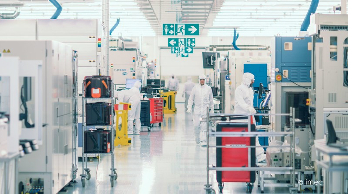 Imec’s 300mm R&D cleanroom contains a fully-equipped pilot line.